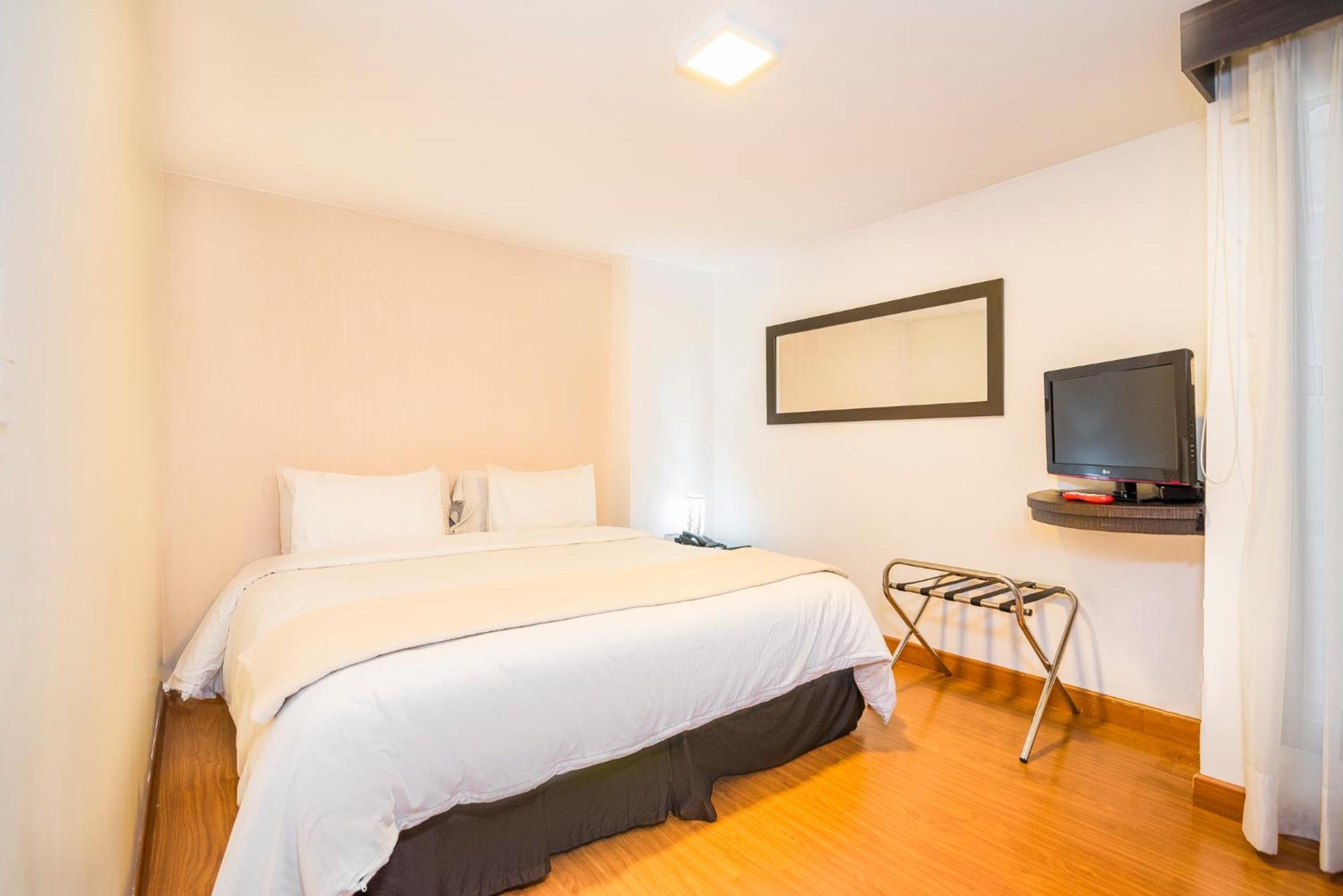 Lloyds Apartasuites Parque 93 Богота Екстериор снимка
