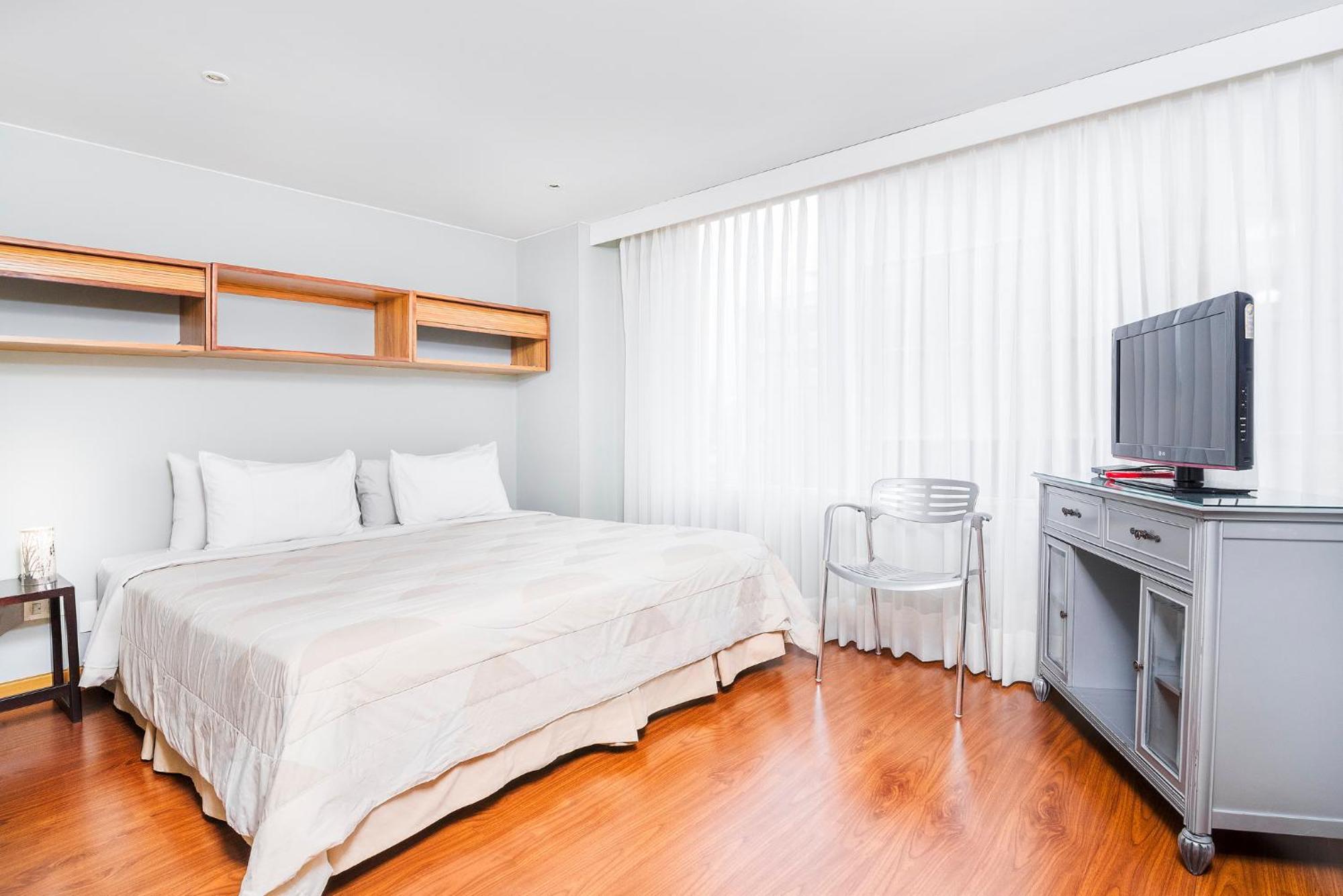 Lloyds Apartasuites Parque 93 Богота Екстериор снимка