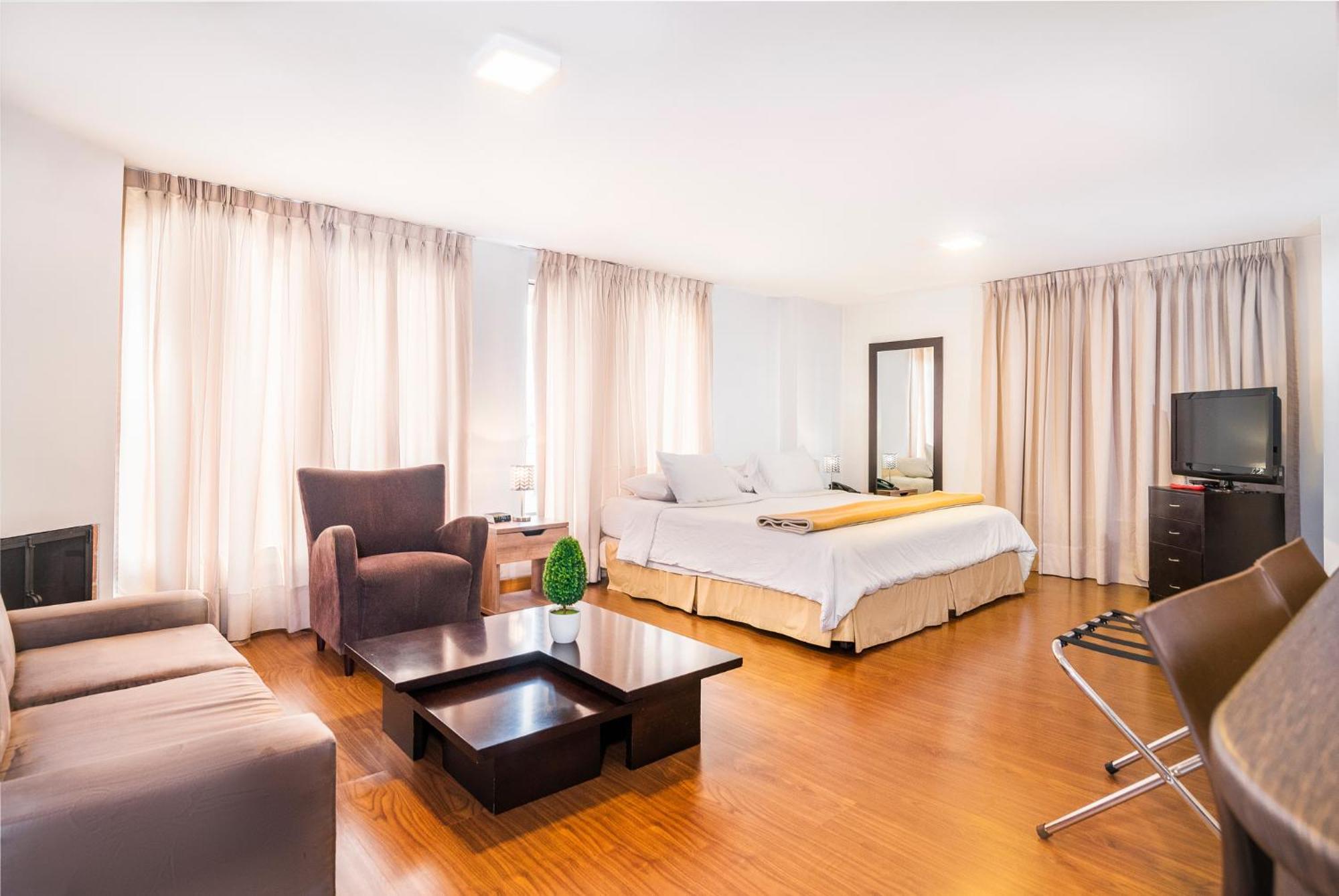 Lloyds Apartasuites Parque 93 Богота Екстериор снимка