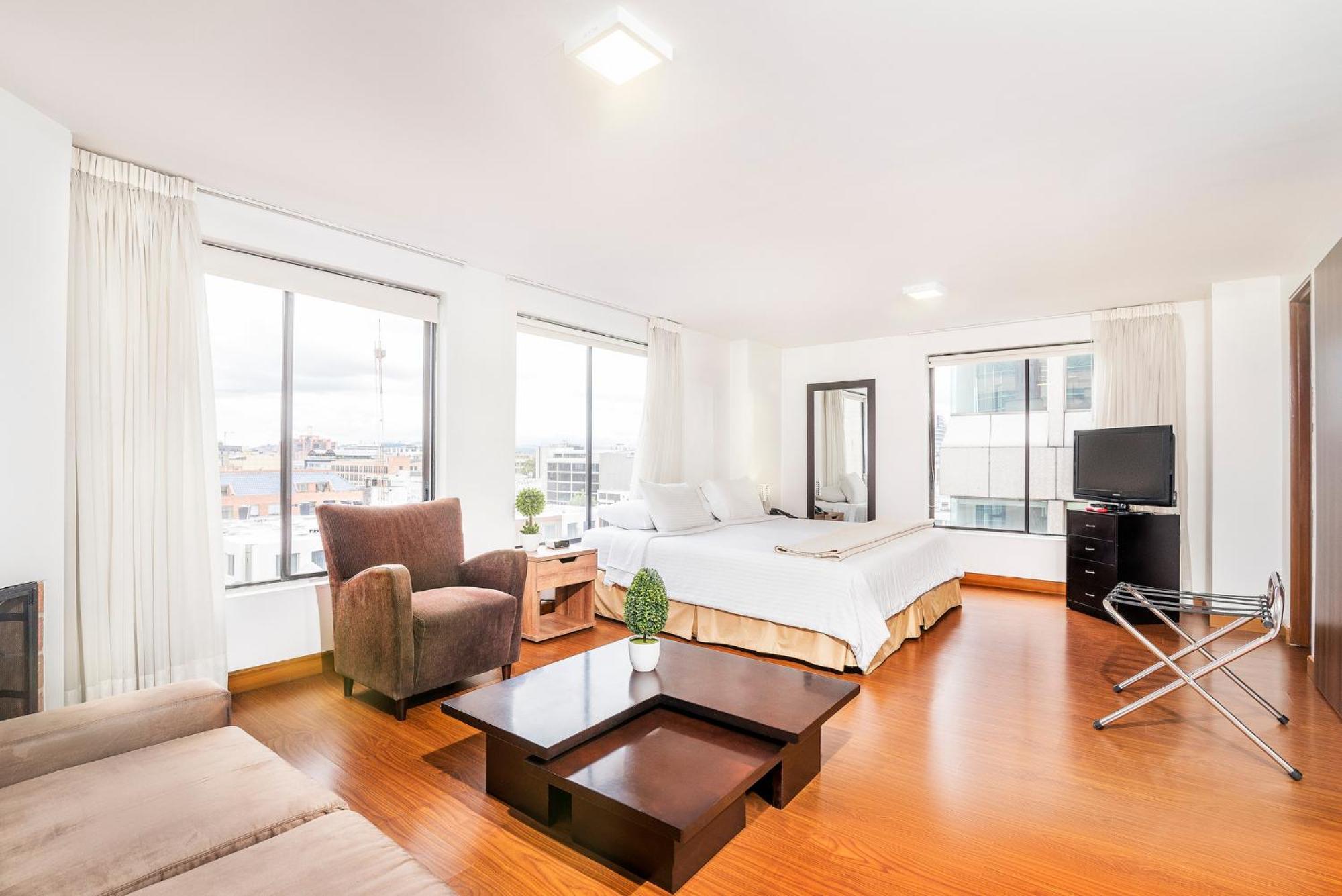 Lloyds Apartasuites Parque 93 Богота Екстериор снимка